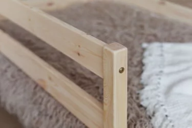 Детская кровать в натуральном цвете