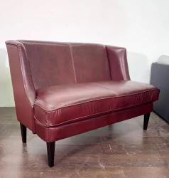 Диван с деревянными ножками Амати в натуральной коже Бордовый