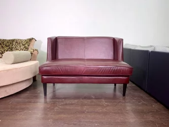 Диван с деревянными ножками Амати в натуральной коже Бордовый