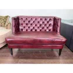 Диван с деревянными ножками Амати стеганый в натуральной коже Бордовый