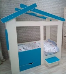 Кроватка для новорожденных Теремок с ящиком и ступенькой Белая-Лазурь