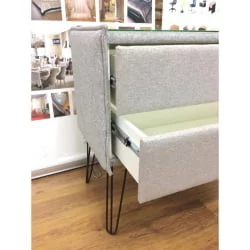 Комод в гостиную Лейд в ткани Тафт на опорах CХХ / Taft CHХ