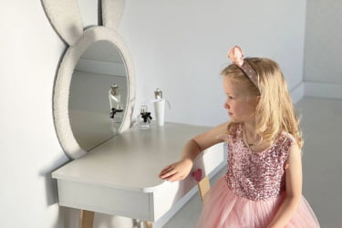 Детский стол со стульчиками Зайка МК-0019 белое дерево/белый (плюш) / MK-0019