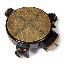 Столик Сеcрет Де Маисон 3 СЛОНА ( мод. НД-005) дерево манго/латунная чеканка, Диа 48. В 19 см, этническая роспись / Secret De Maison SLONA mod. ND-005) Dia