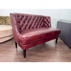 Диван с деревянными ножками Амати стеганый в натуральной коже Бордовый