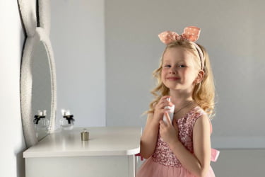 Детский стол со стульчиками Зайка МК-0019 белое дерево/белый (плюш) / MK-0019