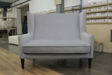 Диван с деревянными ножками Гвинз Серый