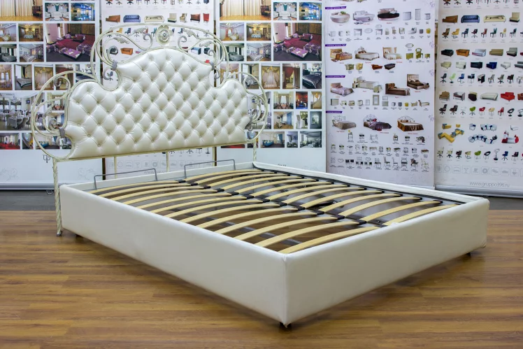 Кровать Аргеста кованая с мягкими царгами Ексотика и две тумбочки / Exotica_0