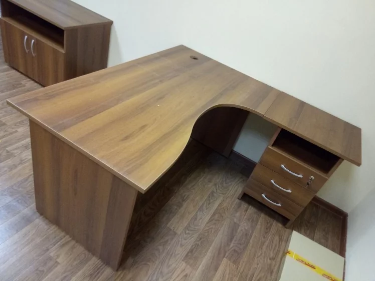 Стол эргономичный (правый) Альфа 62.21 орех Пегас_1