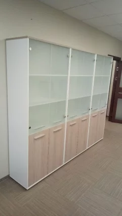 Шкаф 4 широкий верх стеклянные двери, низ закрытый Дека 10.19.171 Дуб Сантана светлый/Белый / Deka_4