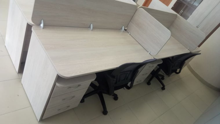 Экран разделительный прямой Глассй 5.14.14 Дуб сантана светлый / Glassy_3