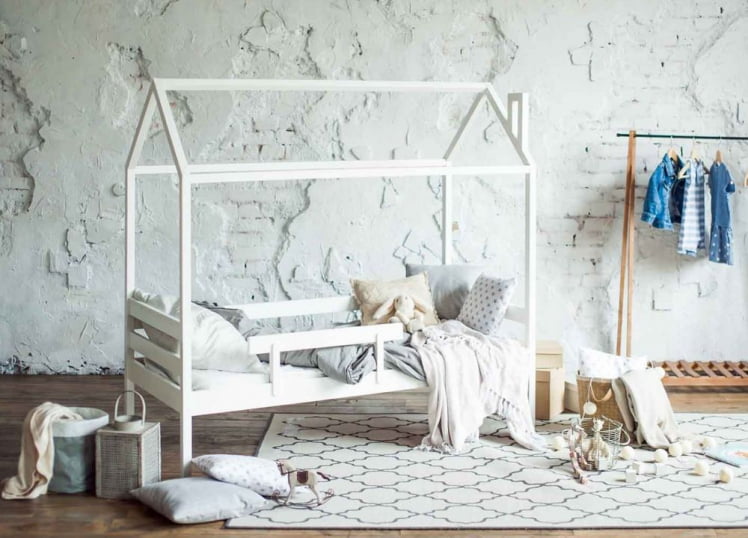 Кровать-домик РооРоом кд-11 с бортиком Белая / RooRoom_0