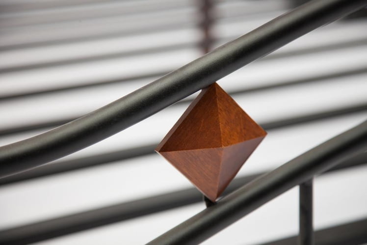 Кровать АТ-126 дерево гевея/металл, 160*200 см (Куеен бед), красный дуб/черный / AT-126 (Queen bed),_3